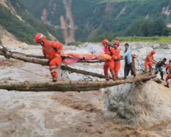 像地震救援這種危急時刻，我們可以用起重電動葫蘆吊人